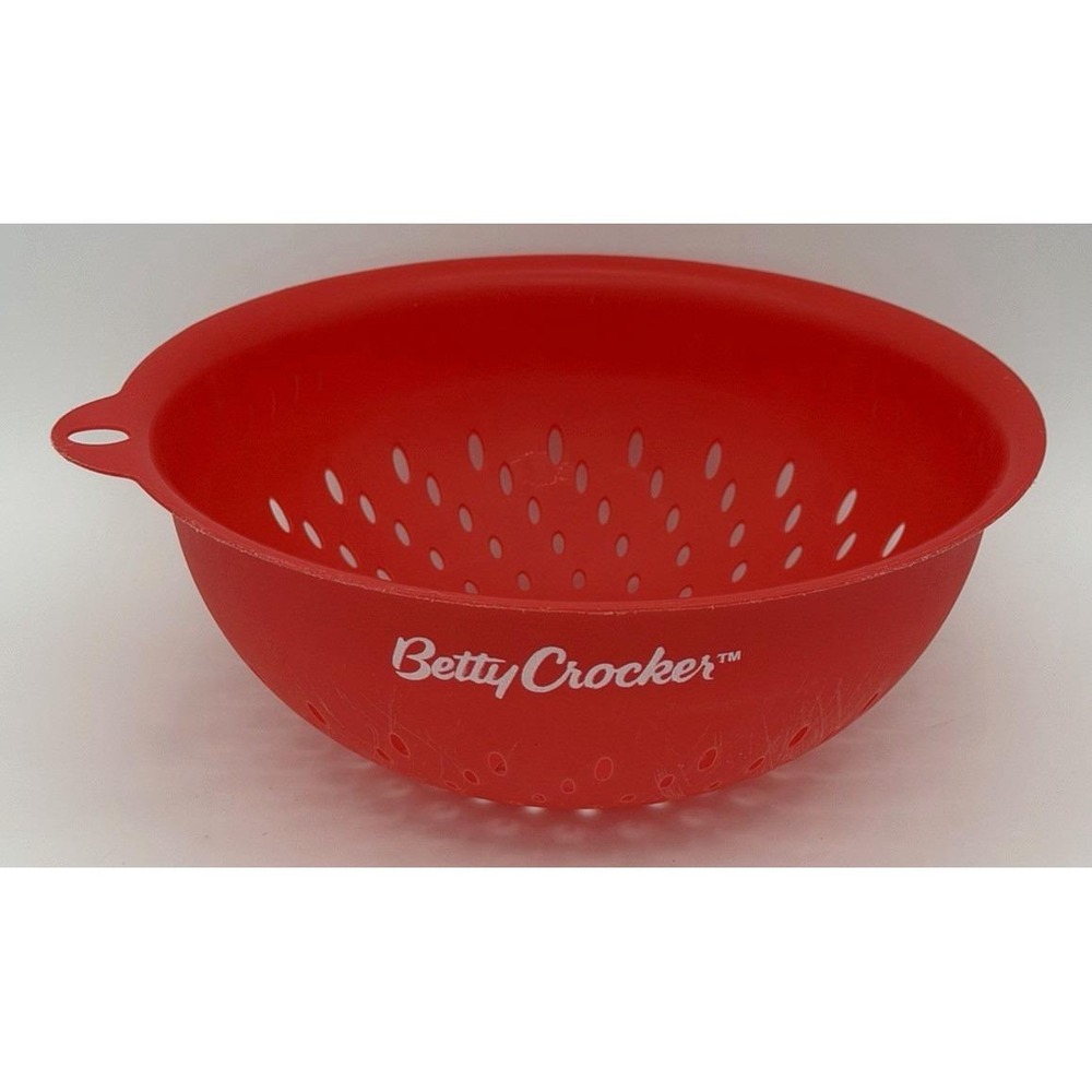 1 Betty Crocker Colander Strainer Red Plastic 8" Classic 1990's Kitchen Decor